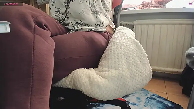 Snapshot of Queen_Sport chatting on 09.26.25 Queen Sport online show from 09.26.25