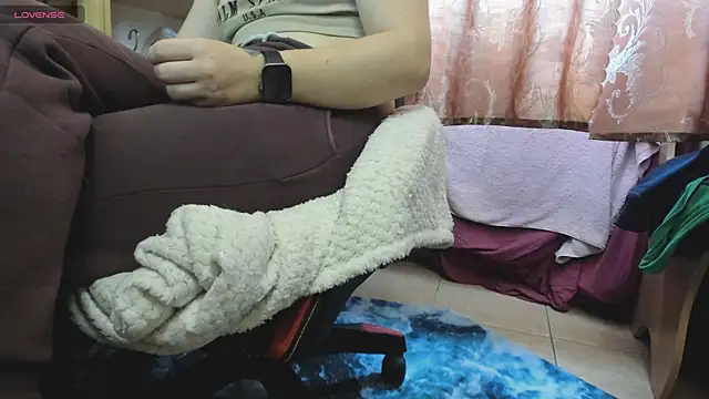 Snapshot of Queen_Sport chatting on 10.31.25 Queen Sport online show from 10.31.25