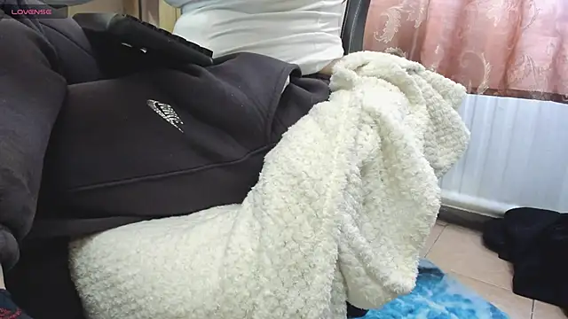 Snapshot of Queen_Sport chatting on 11.21.25 Queen Sport online show from 11.21.25