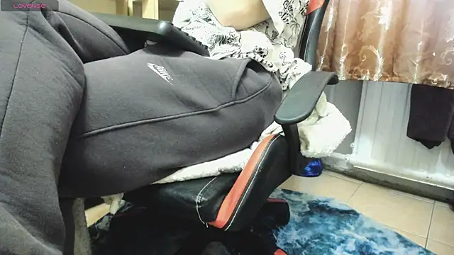 Snapshot of Queen_Sport chatting on 12.05.25 Queen Sport online show from 12.05.25