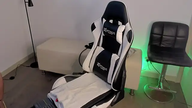 dafboy1 online show from 09.29.25