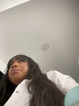 Snapshot of ailynBlaze chatting on 02.19.25 ailynBlaze online show from 02.19.25