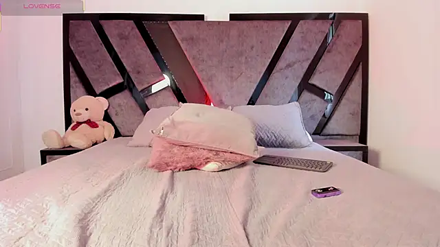 Snapshot of ailynBlaze chatting on 03.05.25 ailynBlaze online show from 03.05.25