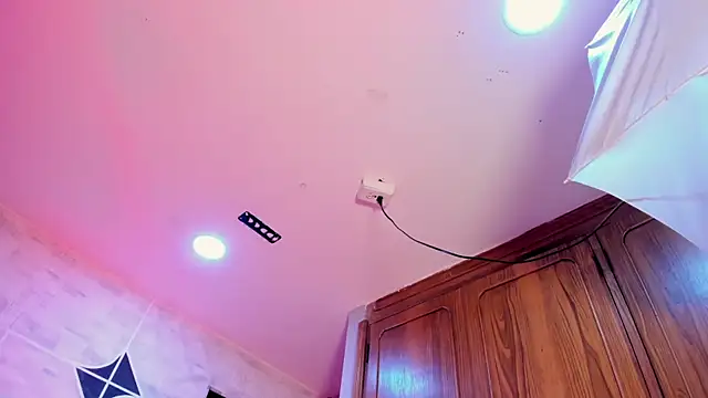 Snapshot of ailynBlaze chatting on 11.19.25 ailynBlaze online show from 11.19.25