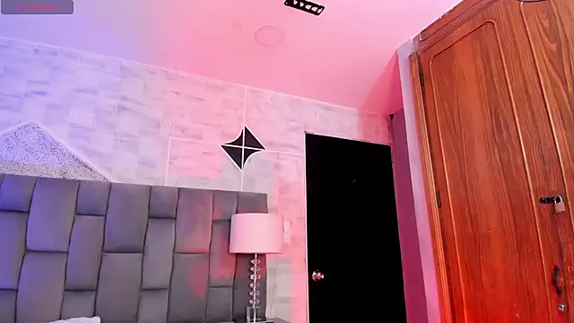 Snapshot of ailynBlaze chatting on 11.23.25 ailynBlaze online show from 11.23.25