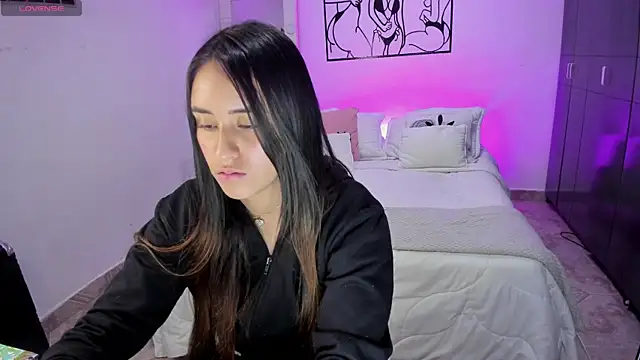 Snapshot of Tinylottie chatting on 02.25.25 Tinylottie online show from 02.25.25