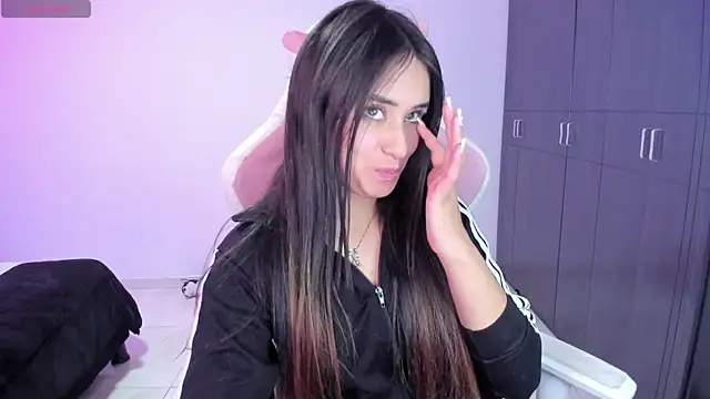 Snapshot of Tinylottie chatting on 09.30.25 Tinylottie online show from 09.30.25