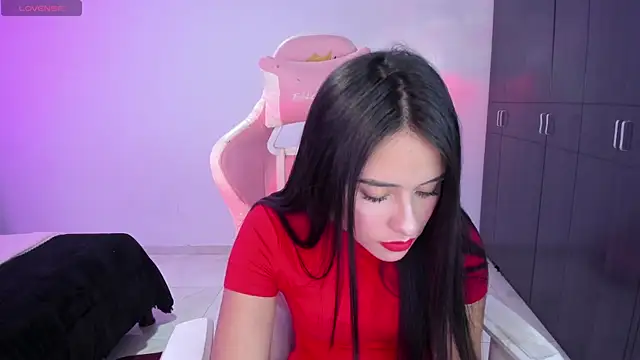 Snapshot of Tinylottie chatting on 10.02.25 Tinylottie online show from 10.02.25