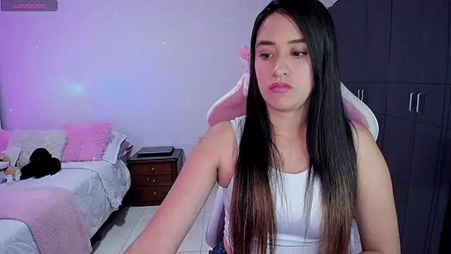 Snapshot of Tinylottie chatting on 10.18.25 Tinylottie online show from 10.18.25