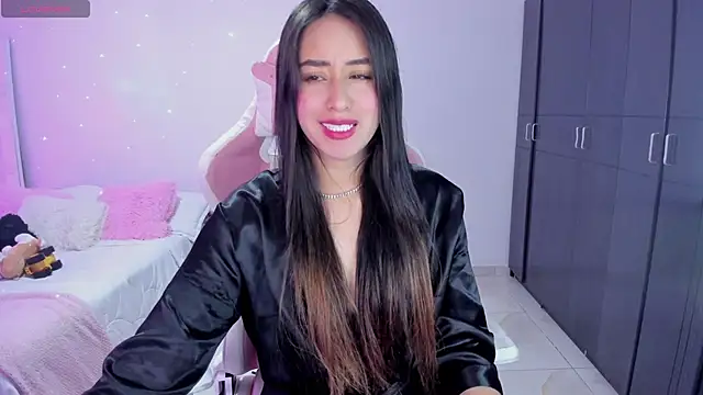 Snapshot of Tinylottie chatting on 10.19.25 Tinylottie online show from 10.19.25