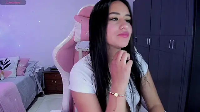 Snapshot of Tinylottie chatting on 10.31.25 Tinylottie online show from 10.31.25