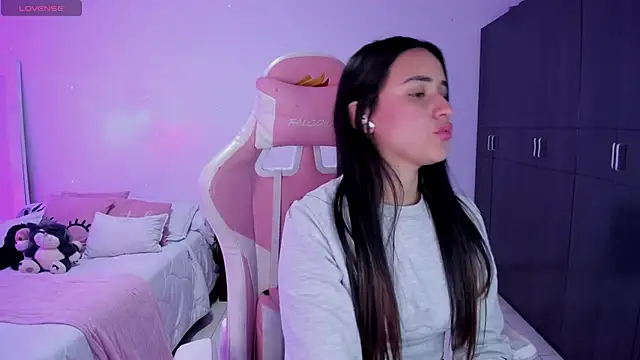 Snapshot of Tinylottie chatting on 11.14.25 Tinylottie online show from 11.14.25