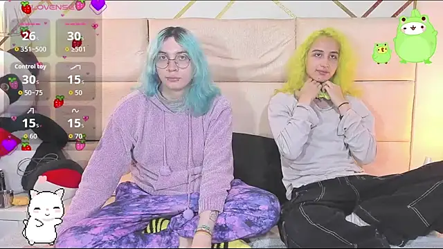 Snapshot of -kisa_ chatting on 10.19.25 -kisa online show from 10.19.25