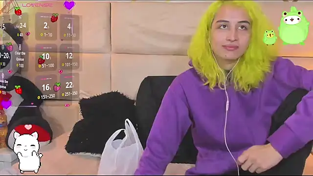 Snapshot of -kisa_ chatting on 11.04.25 -kisa online show from 11.04.25