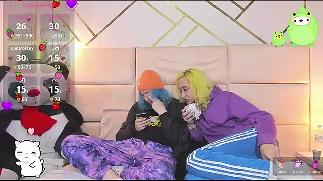 Snapshot of -kisa_ chatting on 11.22.25 -kisa online show from 11.22.25