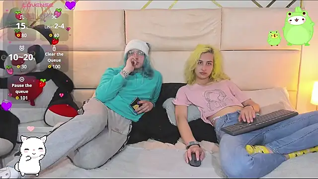 Snapshot of -kisa_ chatting on 12.03.25 -kisa online show from 12.03.25