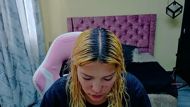 brithany smiith  online show from 05.07.26