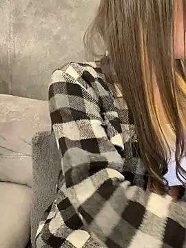 Snapshot of AbyThompson chatting on 01.22.25 AbyThompson online show from 01.22.25