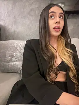 Snapshot of AbyThompson chatting on 01.29.25 AbyThompson online show from 01.29.25