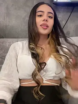 Snapshot of AbyThompson chatting on 01.29.25 AbyThompson online show from 01.29.25
