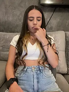Snapshot of AbyThompson chatting on 03.05.25 AbyThompson online show from 03.05.25