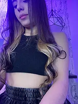Snapshot of AbyThompson chatting on 03.18.25 AbyThompson online show from 03.18.25