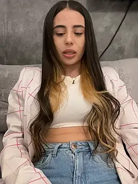 Snapshot of AbyThompson chatting on 03.21.25 AbyThompson online show from 03.21.25