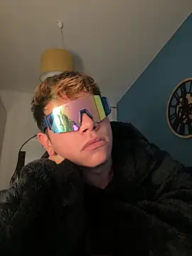 Snapshot of calleaaaa chatting on 11.21.25 calleaaaa online show from 11.21.25