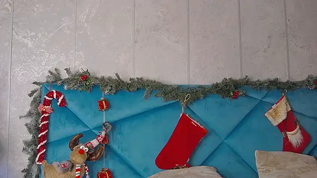 Snapshot of AlyseReuse chatting on 01.07.25 AlyseReuse online show from 01.07.25