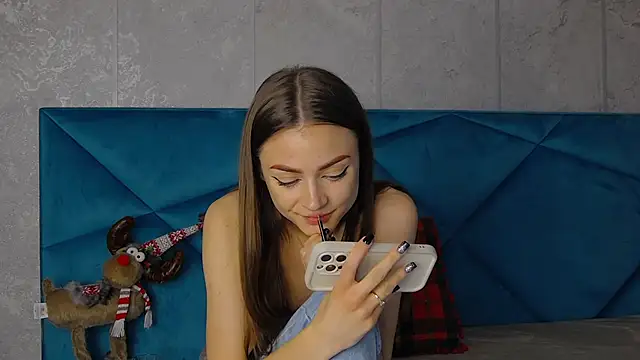 Snapshot of AlyseReuse chatting on 01.24.25 AlyseReuse online show from 01.24.25