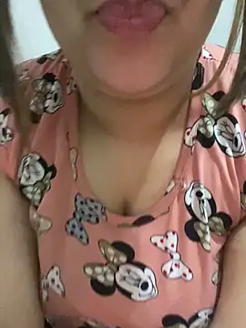 Snapshot of yassminsexy22 chatting on 02.15.26 yassminsexy22 online show from 02.15.26