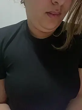 Snapshot of yassminsexy22 chatting on 03.12.26 yassminsexy22 online show from 03.12.26