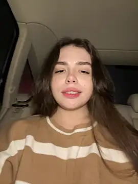 Snapshot of pantyless chatting on 12.10.24 pantyless online show from 12.10.24