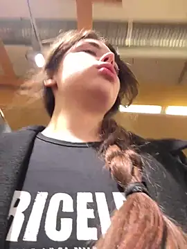 Snapshot of pantyless chatting on 09.15.25 pantyless online show from 09.15.25