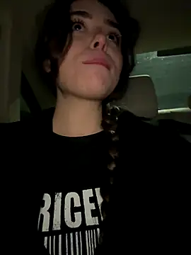 Snapshot of pantyless chatting on 09.19.25 pantyless online show from 09.19.25