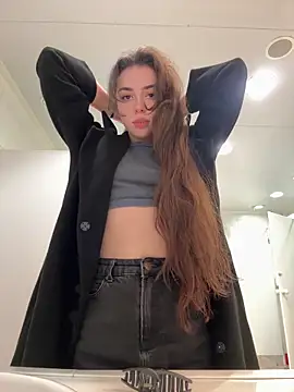 Snapshot of pantyless chatting on 09.22.25 pantyless online show from 09.22.25