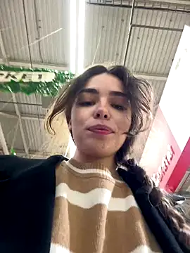 Snapshot of pantyless chatting on 09.27.25 pantyless online show from 09.27.25