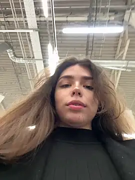 Snapshot of pantyless chatting on 10.04.25 pantyless online show from 10.04.25