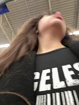 Snapshot of pantyless chatting on 10.22.25 pantyless online show from 10.22.25