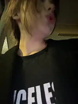 Snapshot of pantyless chatting on 10.23.25 pantyless online show from 10.23.25