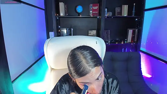 Snapshot of CamilaHarperr_ chatting on 12.10.24 CamilaHarperr online show from 12.10.24