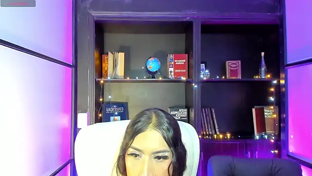Snapshot of CamilaHarperr_ chatting on 12.18.24 CamilaHarperr online show from 12.18.24