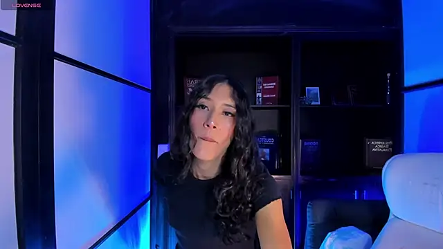 Snapshot of CamilaHarperr_ chatting on 12.31.24 CamilaHarperr online show from 12.31.24