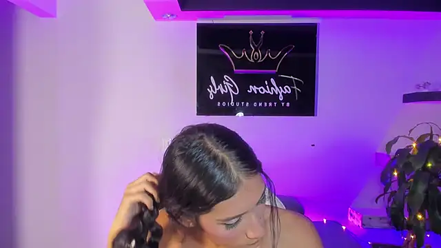 Snapshot of CamilaHarperr_ chatting on 02.25.25 CamilaHarperr online show from 02.25.25