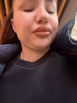 Snapshot of beautydiamond chatting on 01.10.25 beautydiamond online show from 01.10.25