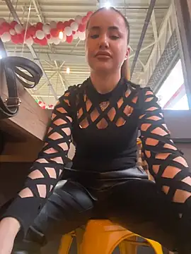 Snapshot of beautydiamond chatting on 01.11.25 beautydiamond online show from 01.11.25