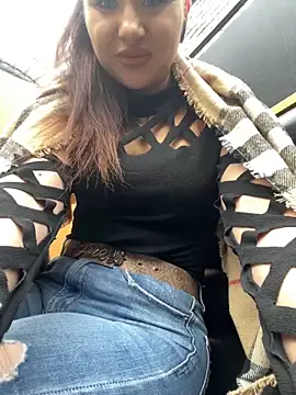 Snapshot of beautydiamond chatting on 01.21.25 beautydiamond online show from 01.21.25