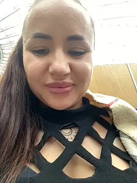 Snapshot of beautydiamond chatting on 01.21.25 beautydiamond online show from 01.21.25