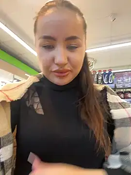 Snapshot of beautydiamond chatting on 01.22.25 beautydiamond online show from 01.22.25