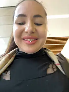 Snapshot of beautydiamond chatting on 01.22.25 beautydiamond online show from 01.22.25